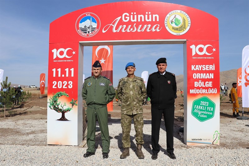 Kayseri İl Jandarma Komutanlığınca 11 Kasım Milli Ağaçlandırma Günü, "100'üncü Yıl Cumhuriyet Ormanı Fidan Dikme" programı kapsamında Kuşçu Mahallesi'nde fidan dikim faaliyeti gerçekleştirilmiştir.